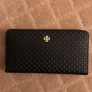 NWT Tory Burch Zip Wallet Marion Embossed